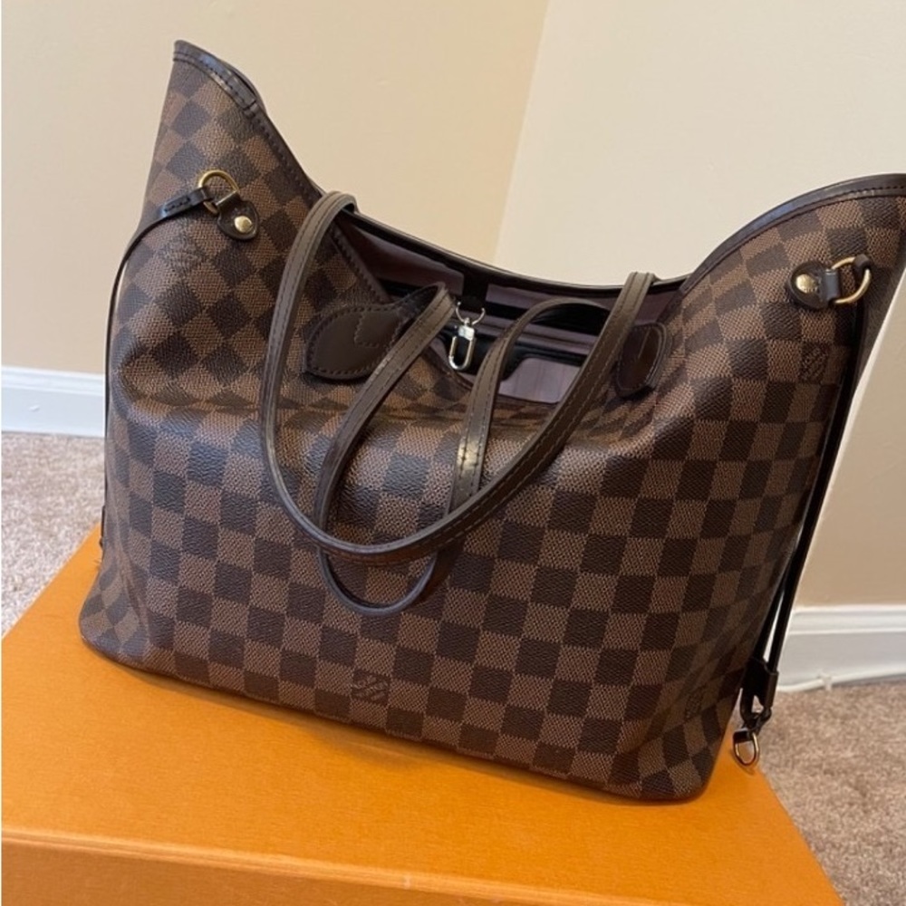 Authentic Louis Vuitton MM Neverfull. Box and dust bag included. $1,250 OBO.